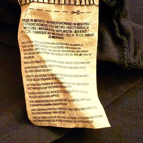 Vans Original short sleeve navy T-shirt with plaid pocket. L - Picture 8 of 8